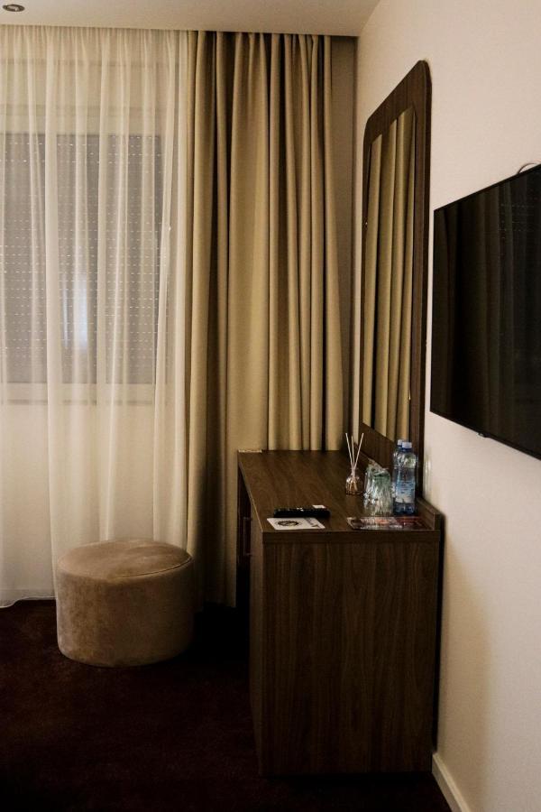 Mk Premier Hotel Novi Pazar Kültér fotó
